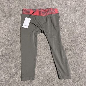 Gymshark cropped leggings gray/pink size small